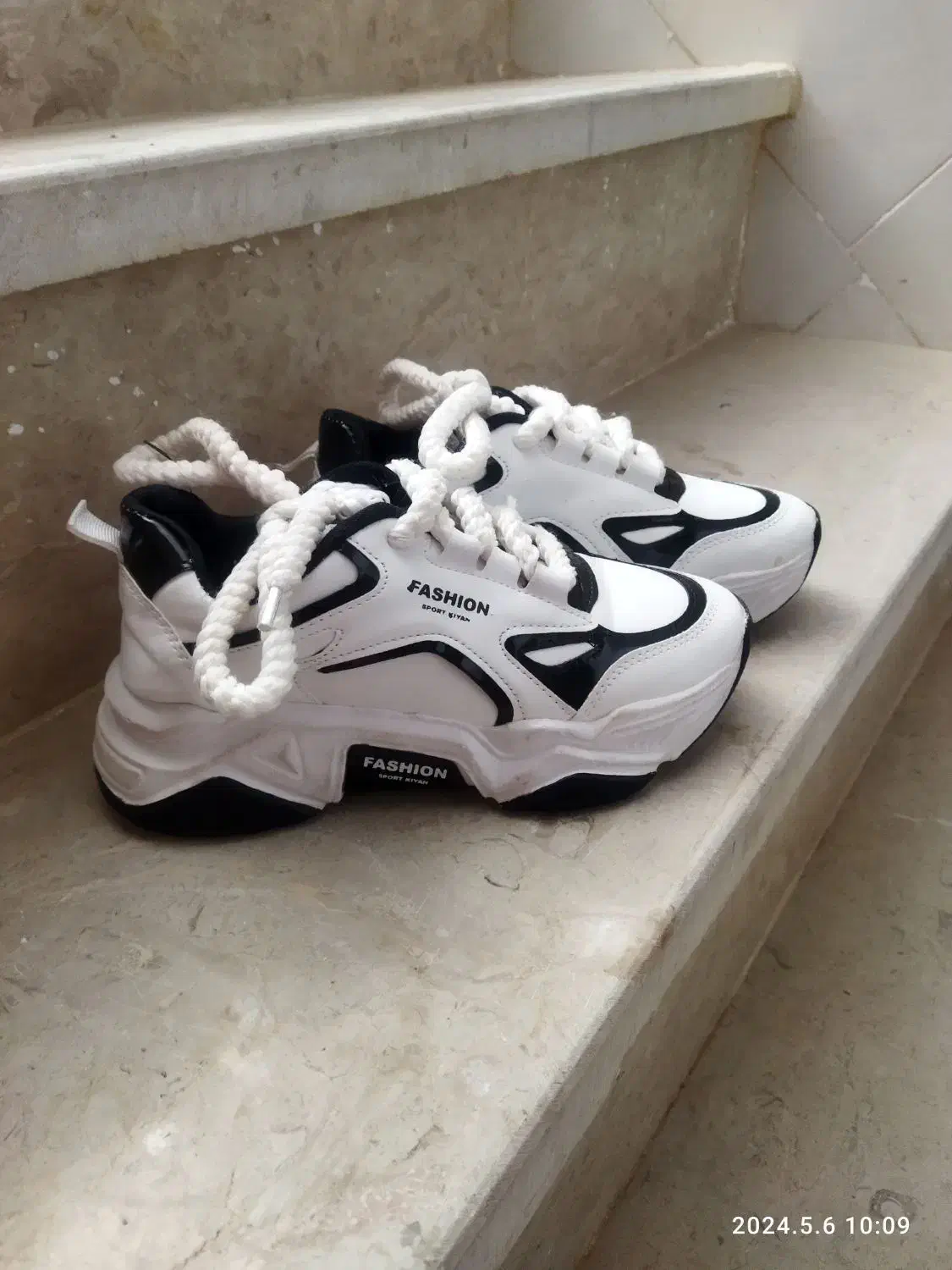 کفش اسپورت سایز40هست|کیف، کفش، کمربند|مهریز, |دیوار