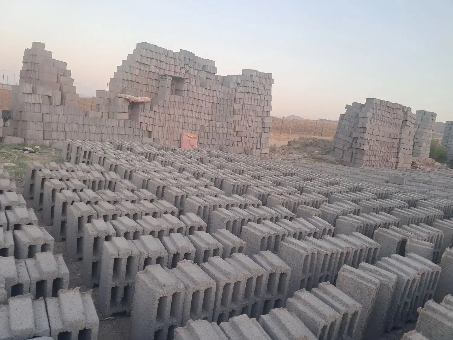 فروش انواع بلوک سیمانی و پوکە ای و حلقە چاه .|مصالح و تجهیزات ساختمان|سقز, |دیوار