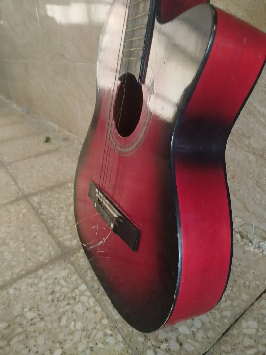 گیتار کلاسیک|گیتار، بیس، امپلیفایر|همدان, |دیوار