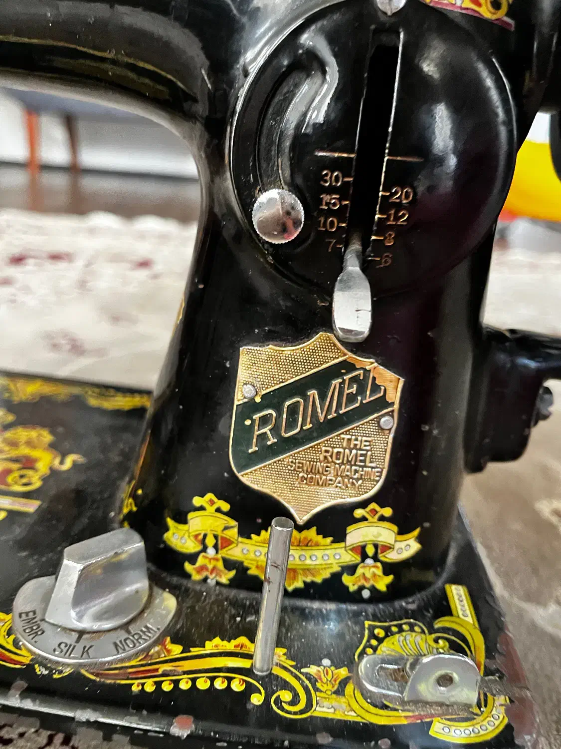 چرخ خیاطی قدیمی عتیقه|کلکسیون اشیاء عتیقه|مبارکه, |دیوار