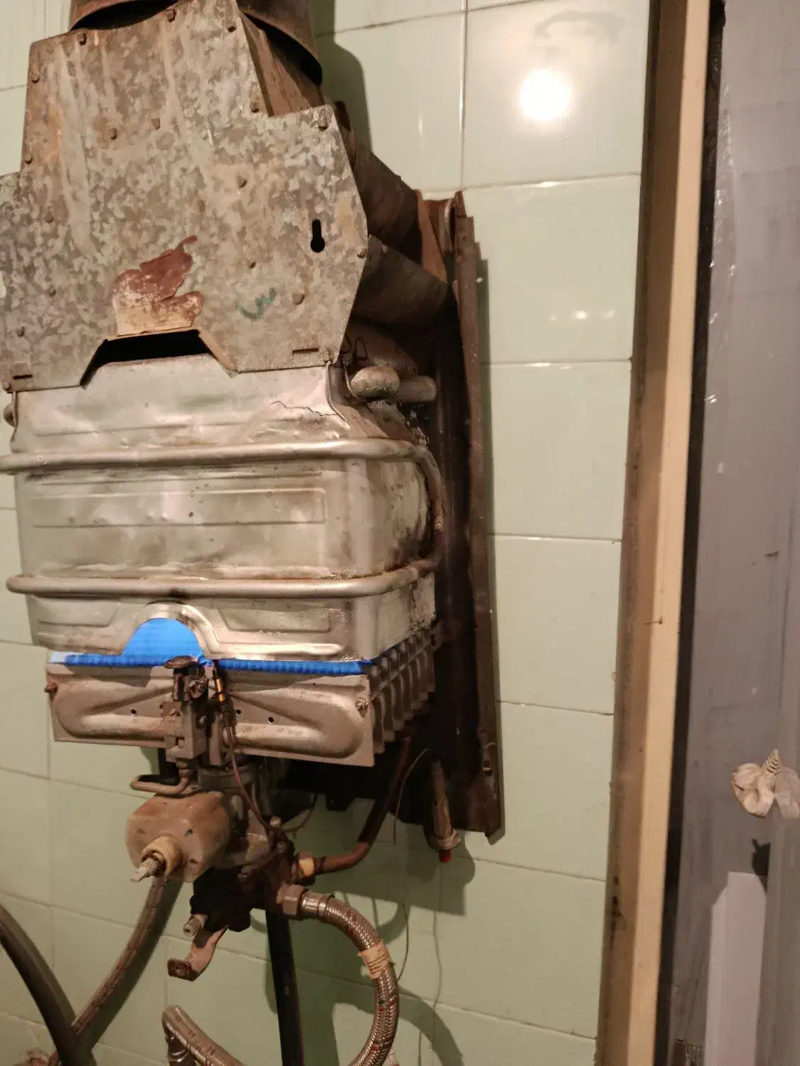 آبگرمکن دیواری بوتان|آبگرمکن، پکیج، شوفاژ|شاهین‌شهر, شهرک سایت|دیوار