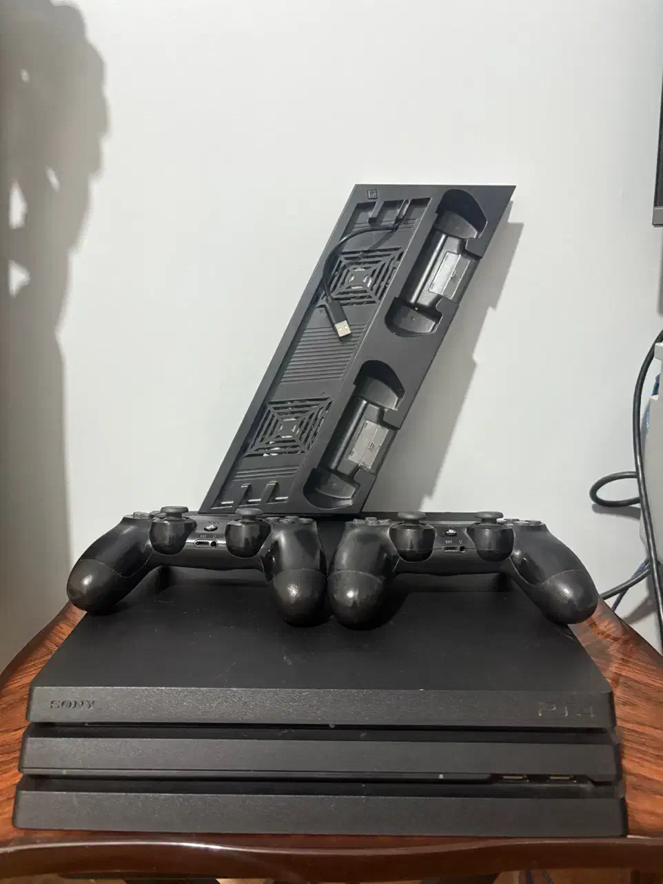 Ps4 pro دو دسته به همراه فن و شارژر دسته|کنسول، بازی ویدئویی و آنلاین|تهران, مرزداران|دیوار