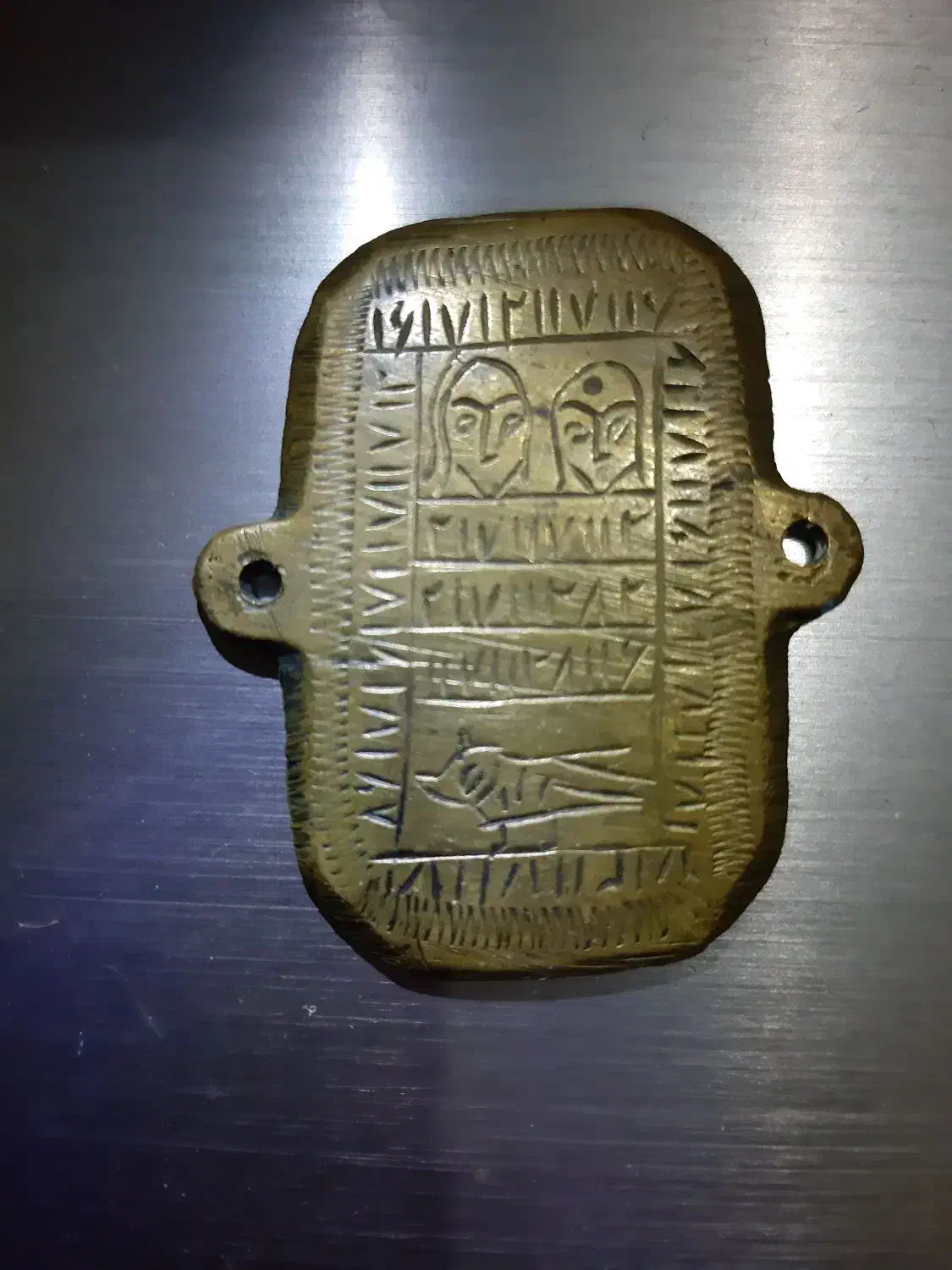 بازوبند قدمتدار|کلکسیون اشیاء عتیقه|شیراز, خلدبرین|دیوار