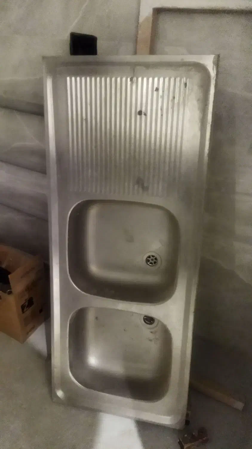 سینگ دو لگن|آب‌چکان و نظم‌دهنده ظروف|پرند, فاز ۱|دیوار