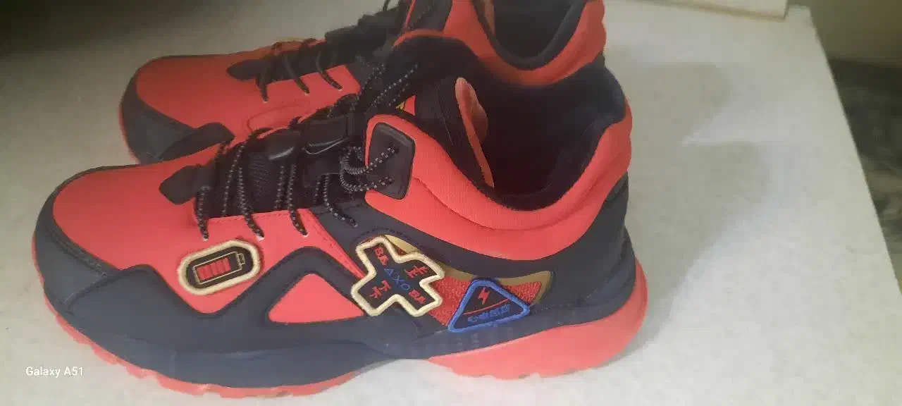 بوت اسپرت|کیف، کفش، کمربند|بومهن, |دیوار