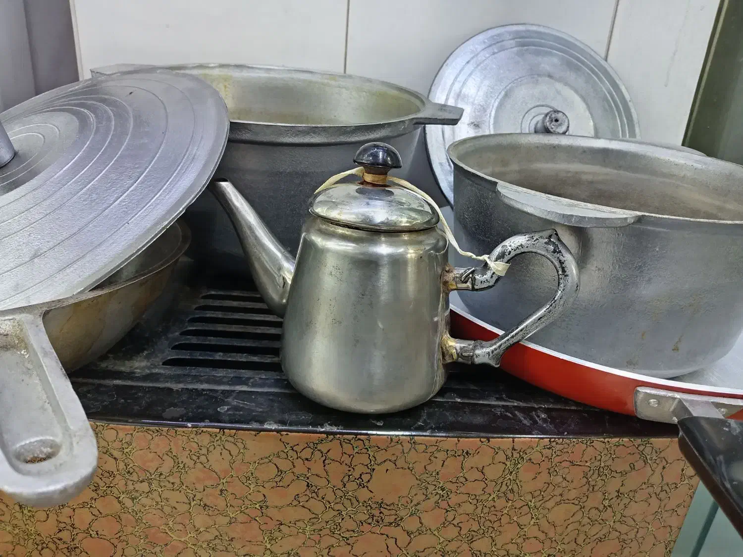 ظروف چدنی روسی|ظروف پخت‌وپز|سبزوار, نواب صفوی|دیوار