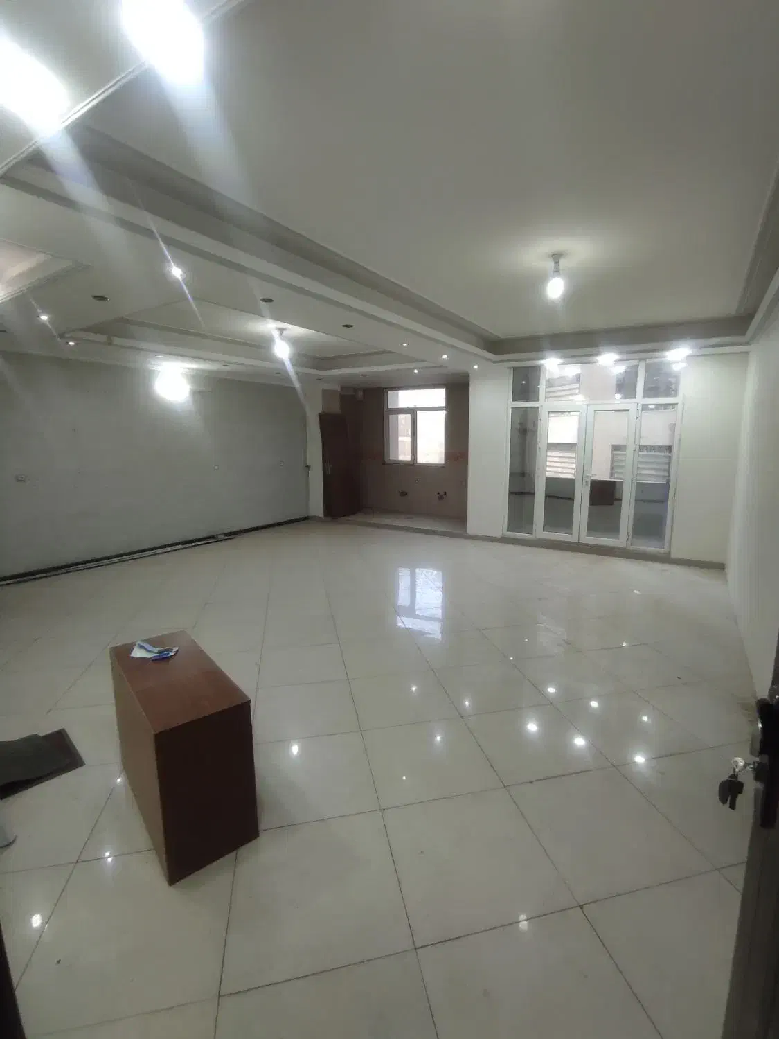 واحد اداری تجاری ۲۱۰ متر در زنبیل آباد بر عطاران|اجارهٔ دفتر کار، اتاق اداری، مطب|قم, زنبیل آباد|دیوار