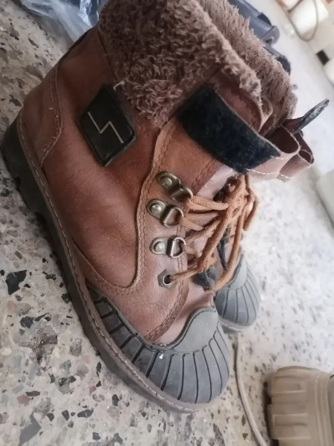 کفش|کیف، کفش، کمربند|تربتحیدریه, آسایش|دیوار