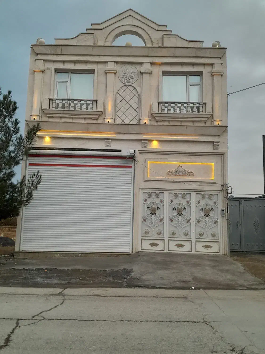 نصب انواع سنگ و سرامیک و موزائیک|خدمات پیشه و مهارت|الیگودرز, |دیوار