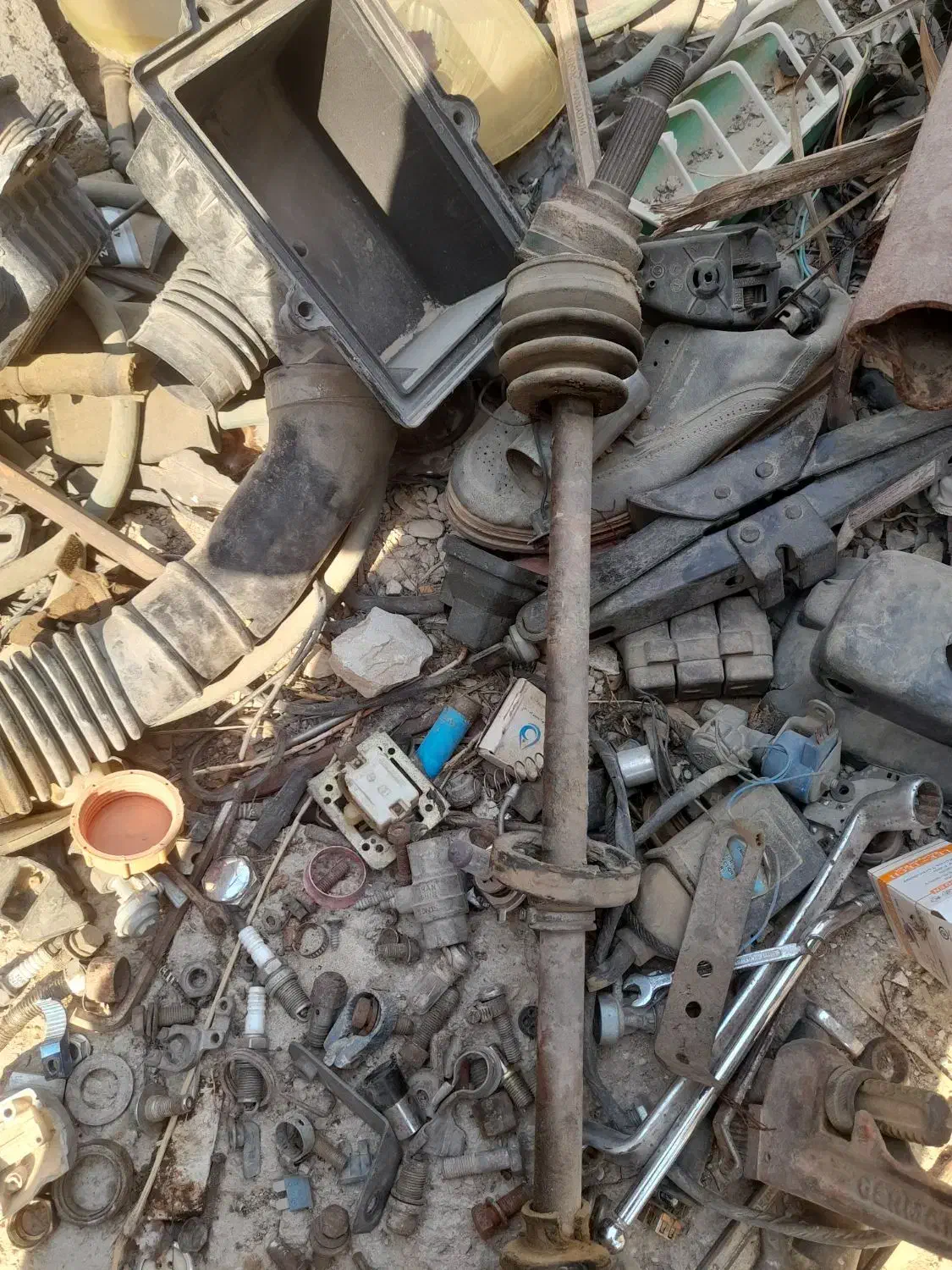 تعدادی قطعات موتوری و بدنه استوک پراید|قطعات یدکی و لوازم جانبی|برازجان, |دیوار