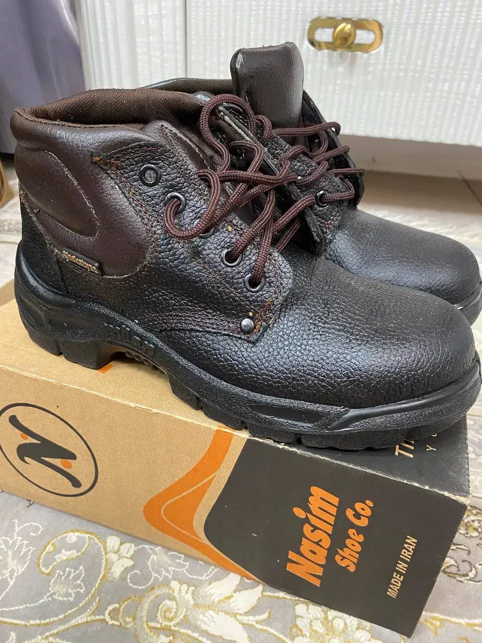 کفش کار جلو آهن|کیف، کفش، کمربند|لاهیجان, کوی خزر|دیوار