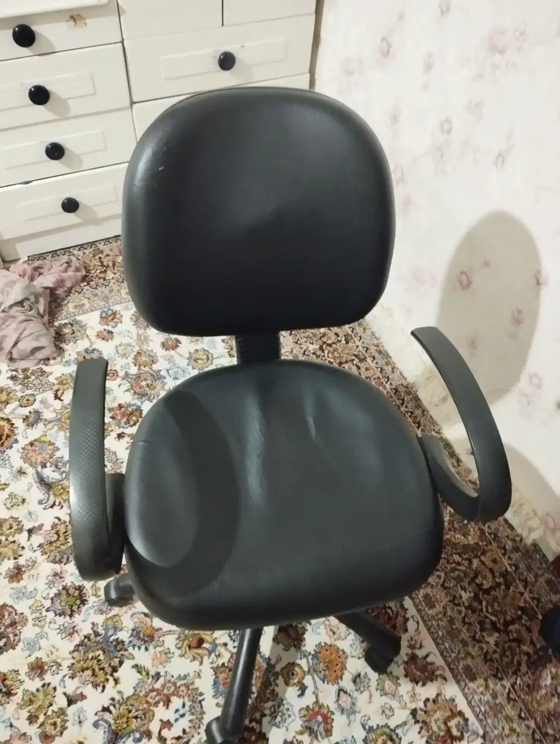 صندلی‌ چرخدار|صندلی و نیمکت|رباط‌کریم, رباط‌کریم|دیوار