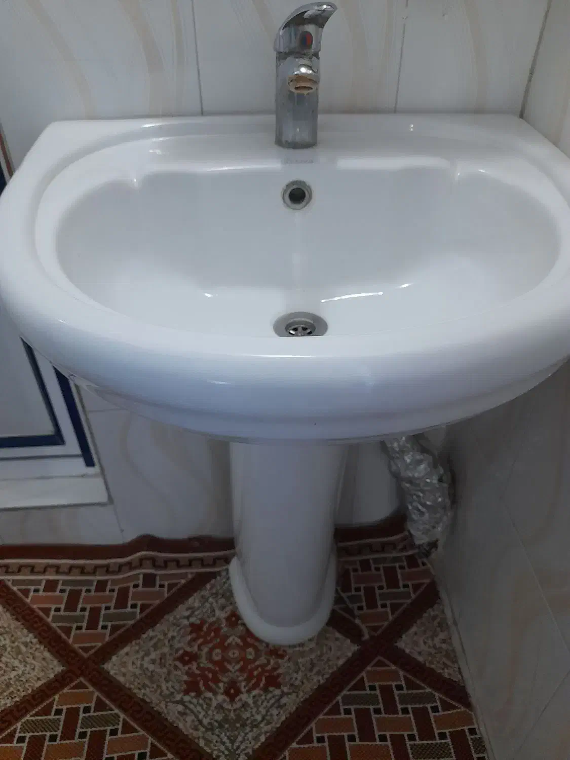 روشویی|لوازم سرویس بهداشتی|میانه, |دیوار