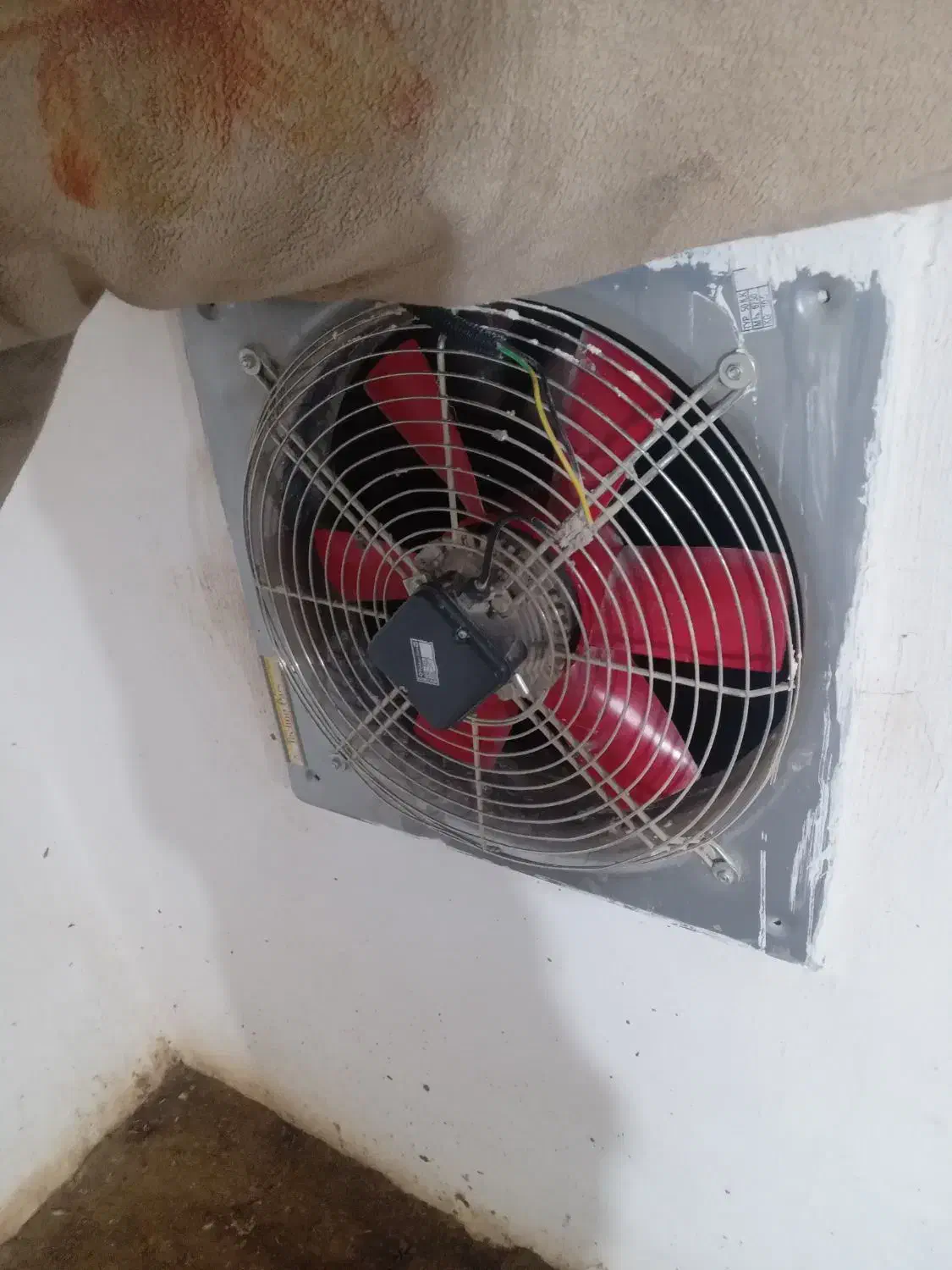 هواکش|پنکه و تصفیهکنندهٔ هوا|سرخنکلاته, |دیوار