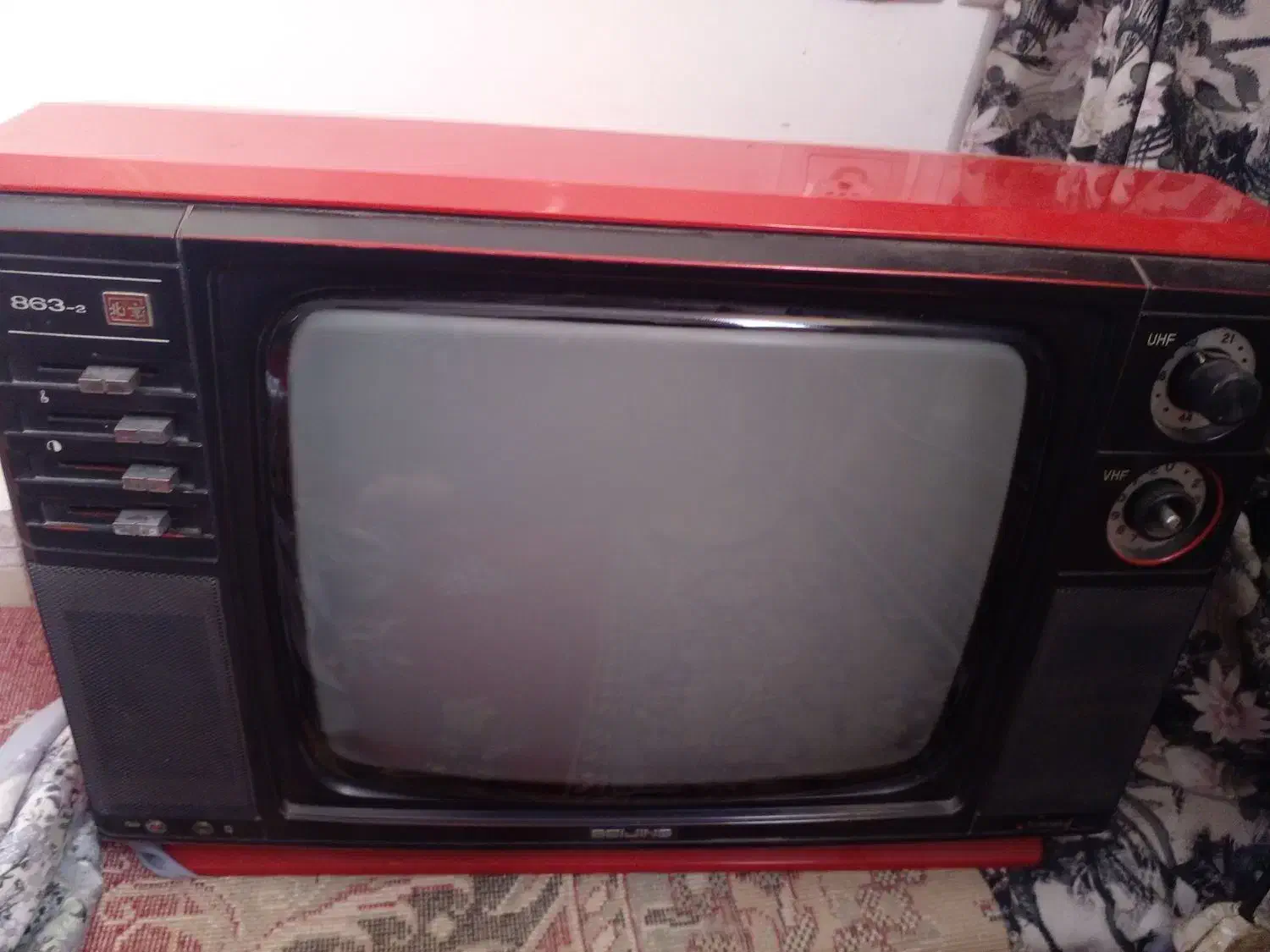 تلویزیون سیاه وسفید قدیمی|تلویزیون و پروژکتور|مشهد, قائم|دیوار