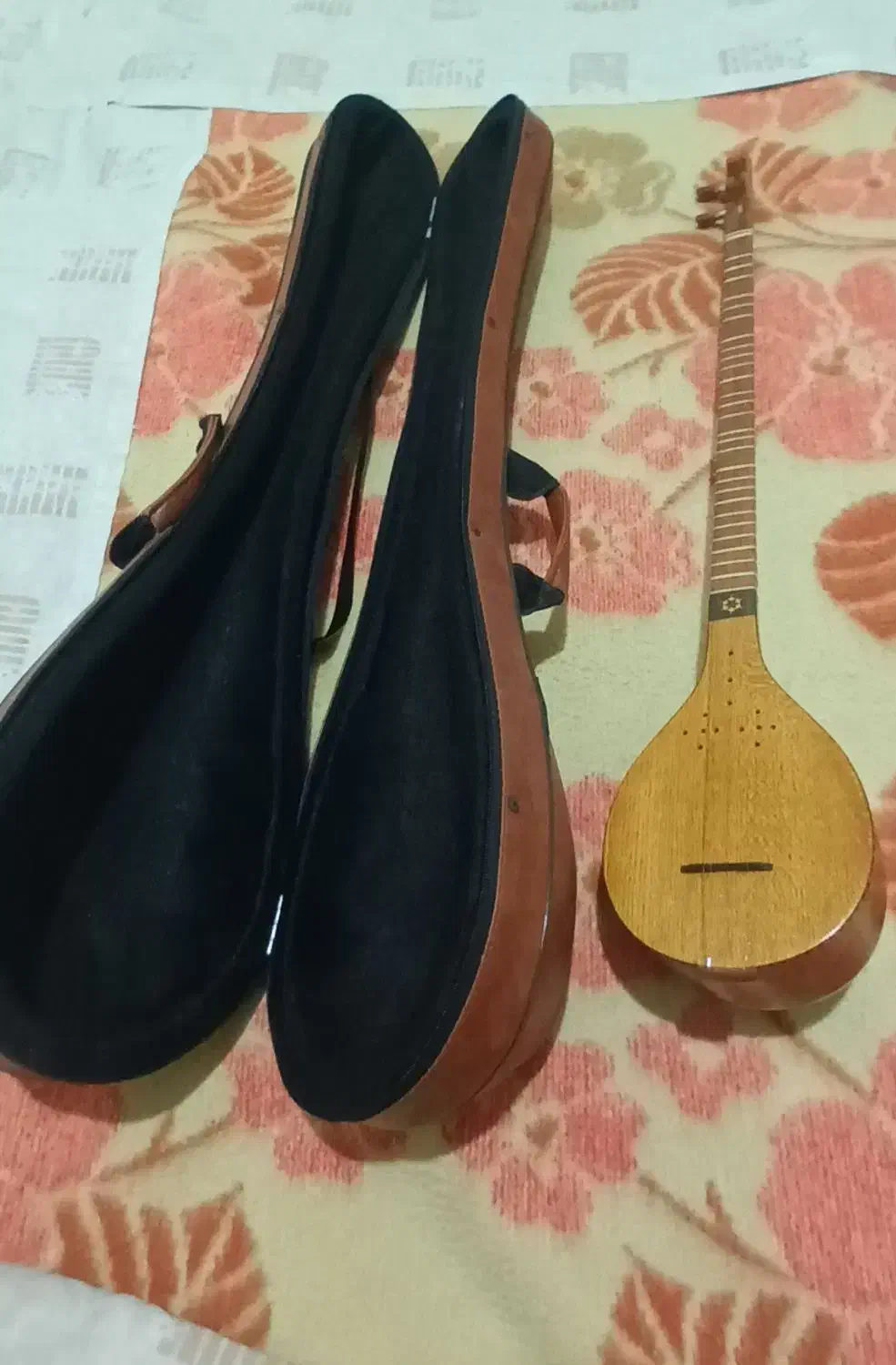 سه تارچوب گردو|سازهای سنتی|قزوین, |دیوار