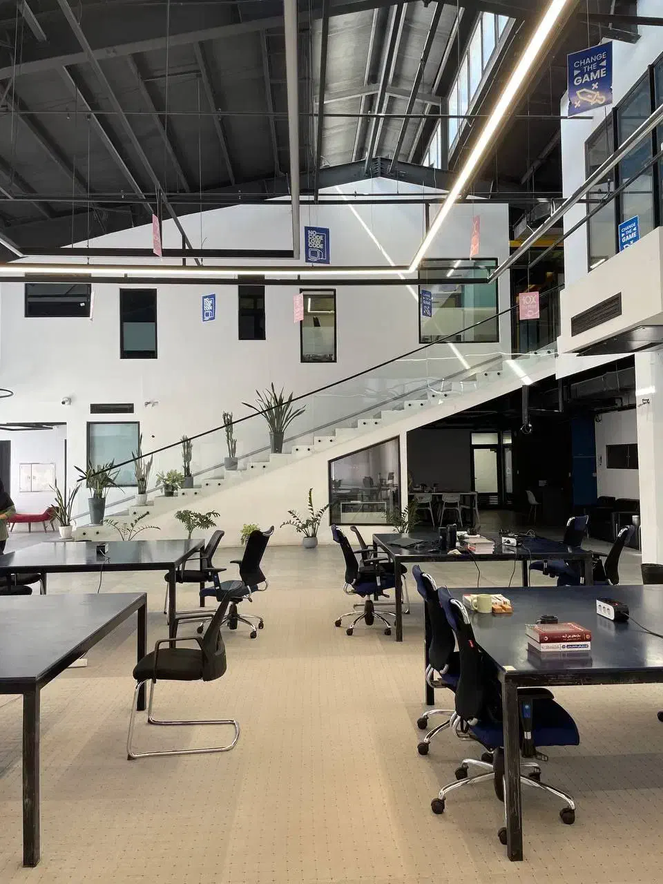 فضای کار اشتراکی کیهان|اجارهٔ کوتاهمدت دفتر کار و فضای آموزشی|قم, پردیسان|دیوار