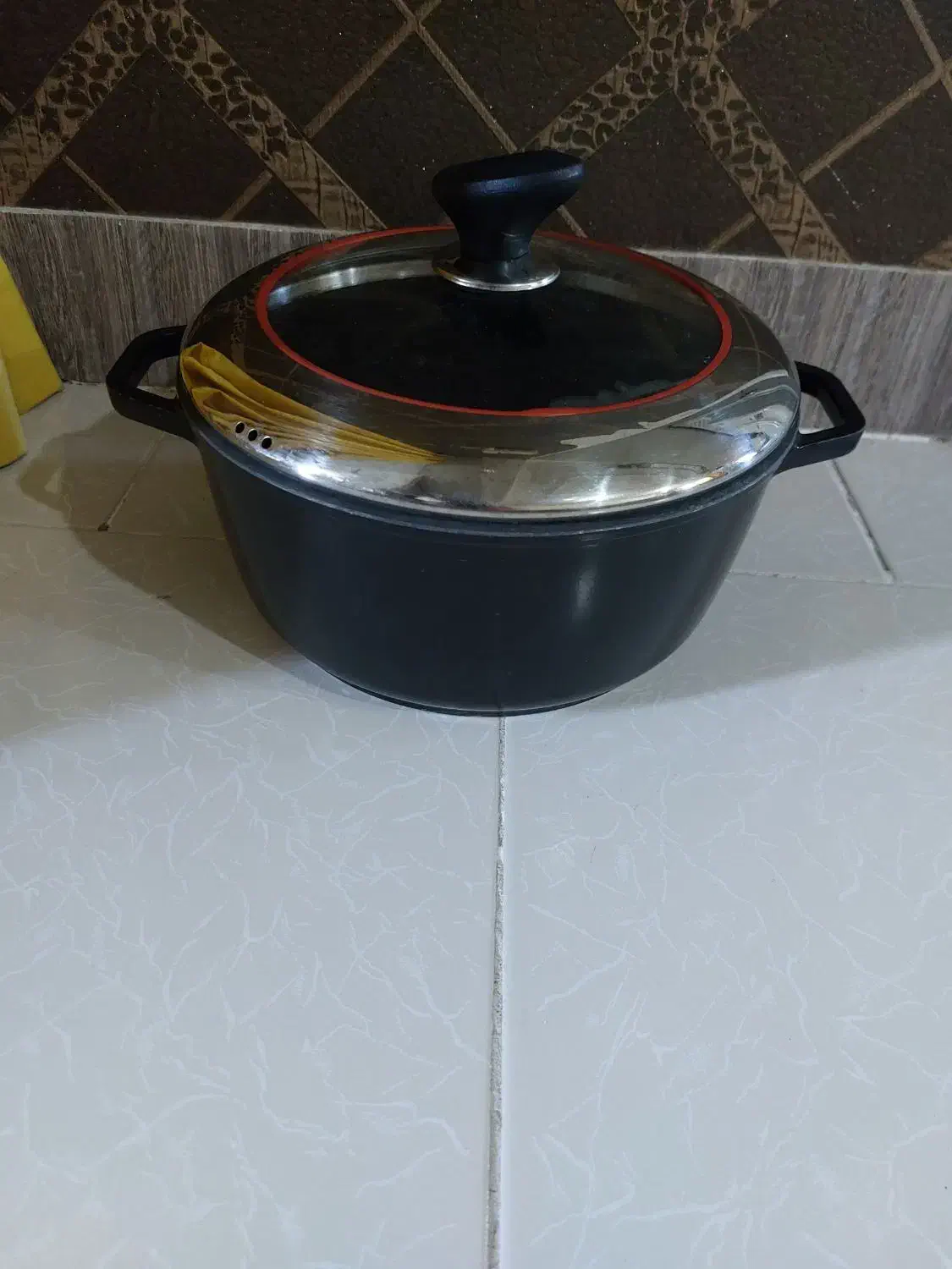 دو عدد قابلمه سرامیکی و چدن سایز ۳۰ و ۲۸|ظروف پخت‌وپز|لاهیجان, طالقانی|دیوار