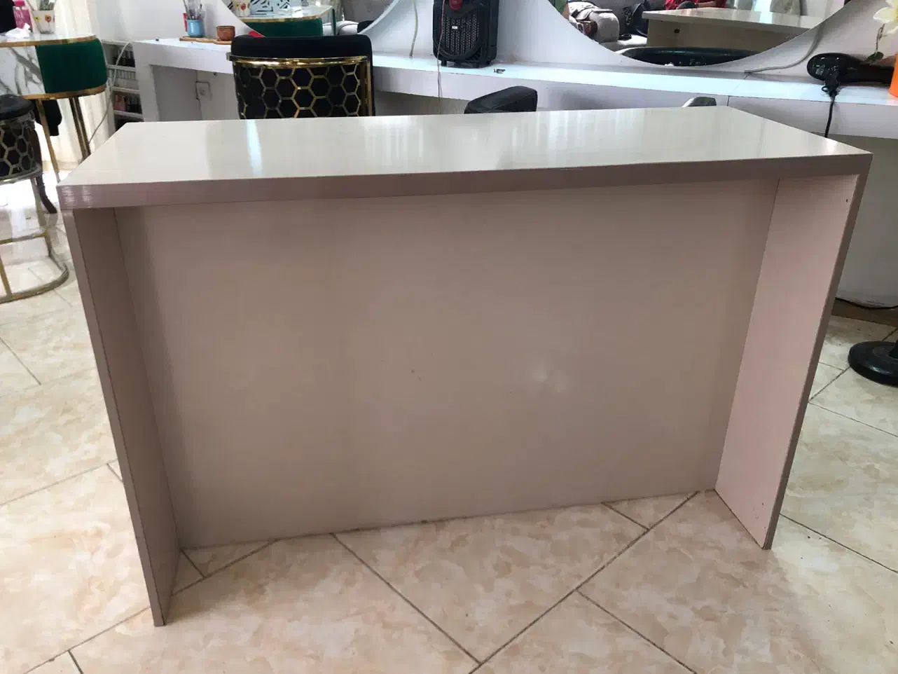 میز ناخن|آرایشگاه و سالن‌های زیبایی|آمل, |دیوار