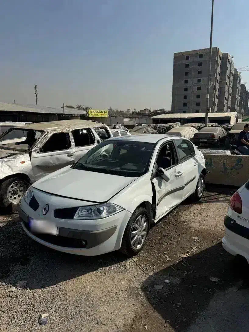 مگان ۲۰۰۰ اتومات مدل ۹۱ تصادفی|خودرو سواری و وانت|مشهد, کوشش|دیوار