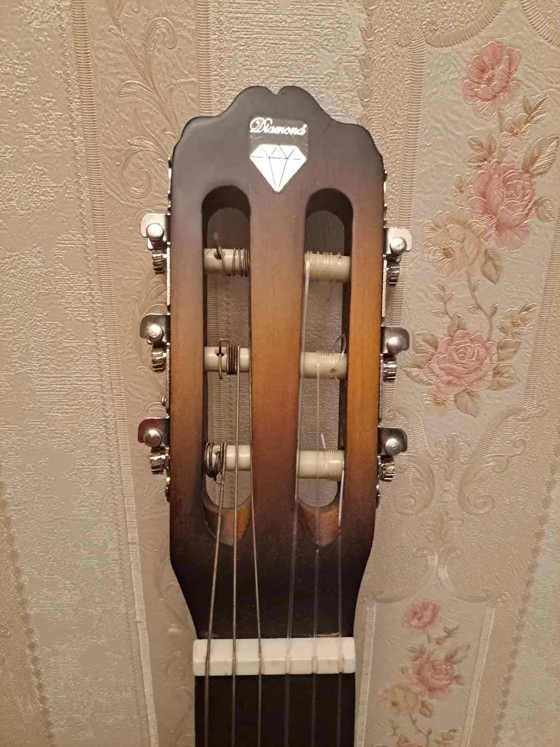 گیتار در حد نو نو|گیتار، بیس، امپلیفایر|تبریز, |دیوار