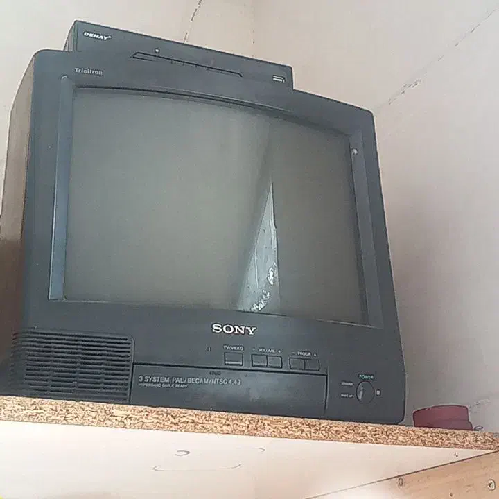 تلویزیون قدیمی|صوتی و تصویری|لولمان, |دیوار