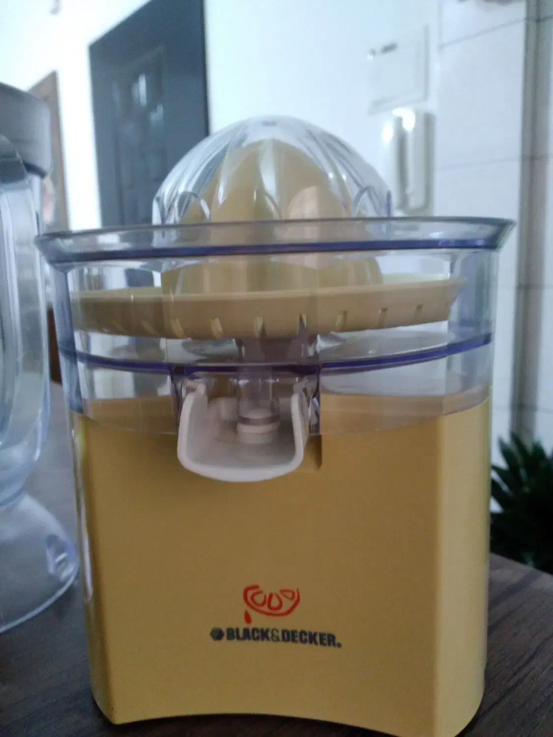 مخلوط کن وآبمیوه گیره به علاوه آب پرتغال گیری|آبمیوه‌گیر و آب‌مرکبات‌گیر|اندیشه, اندیشه فاز ۱|دیوار