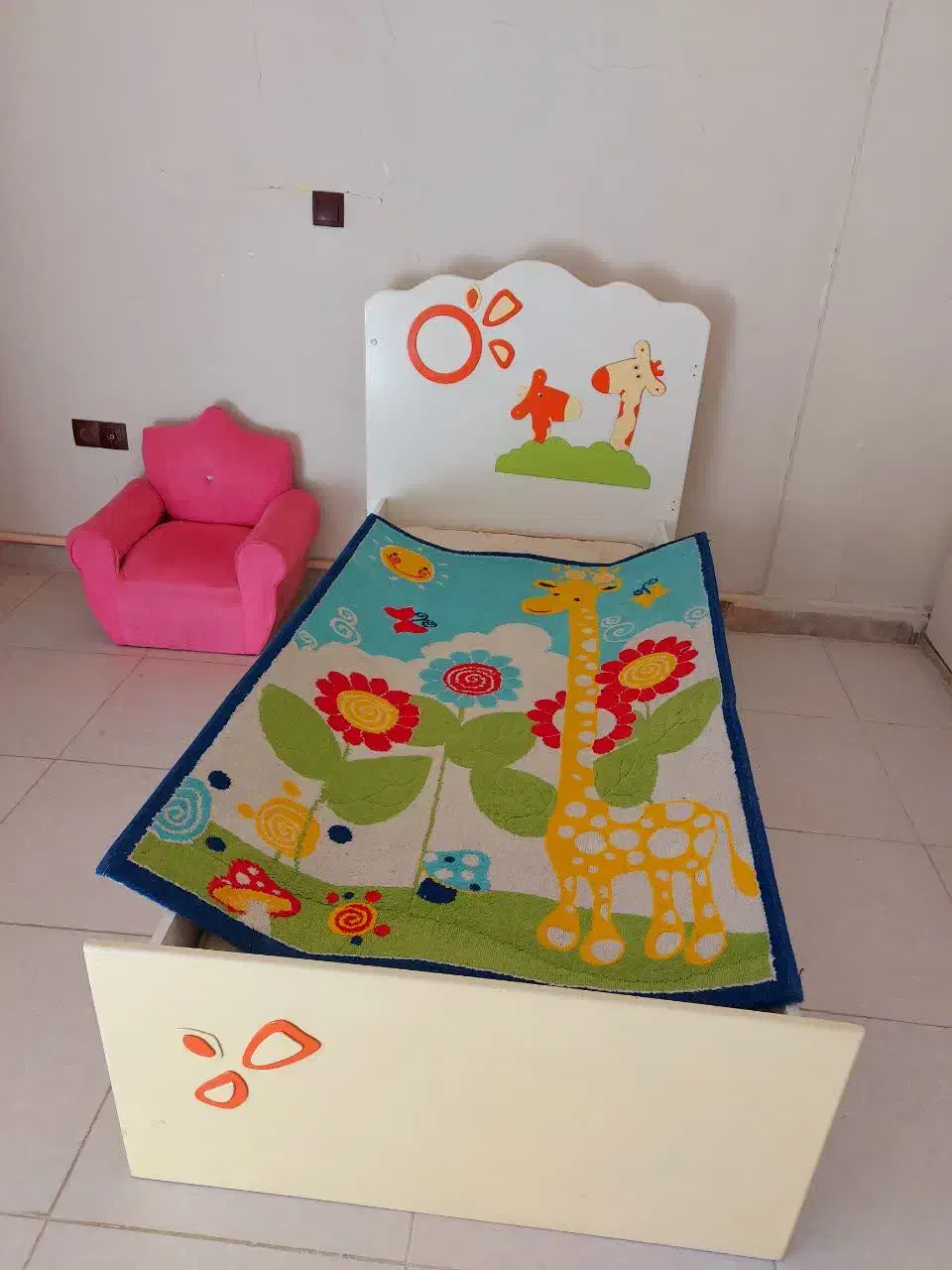 سرویس خواب کودک و نوجوان|تخت و سرویس خواب|اندیشه, اندیشه فاز ۳|دیوار