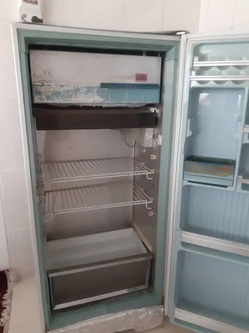 یخچال philco اصل کاملا سالم و در حال کار|یخچال و فریزر|اصفهان, تخت فولاد|دیوار