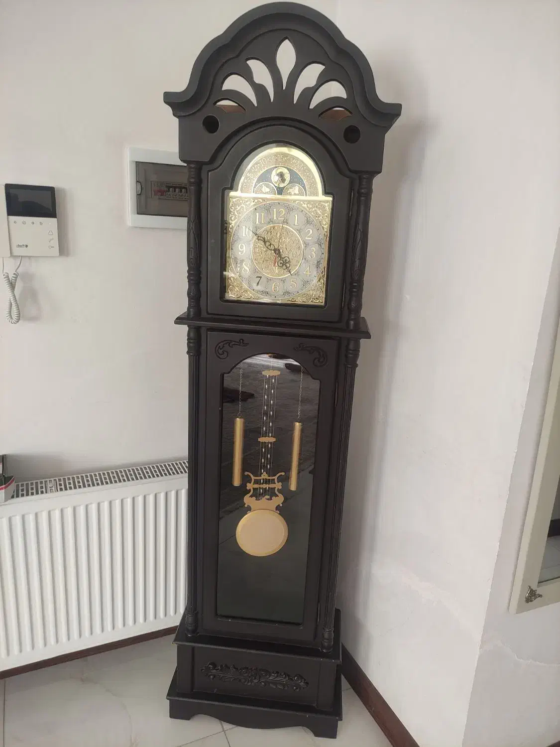 ساعت ایستاده|ساعت دیواری و تزئینی|قدس, شهر‌قدس|دیوار