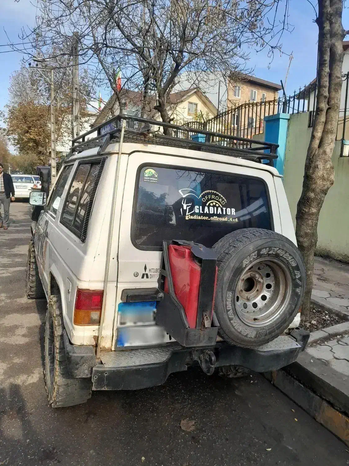 پاجیرو پاجرو دو در چهار سیلندر|خودرو سواری و وانت|رشت, منظریه|دیوار