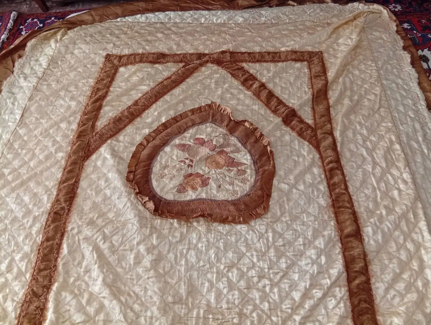 رو تختی طلایی و قهوهای ،جنس ساتن|سرویس روتختی|مراغه, |دیوار