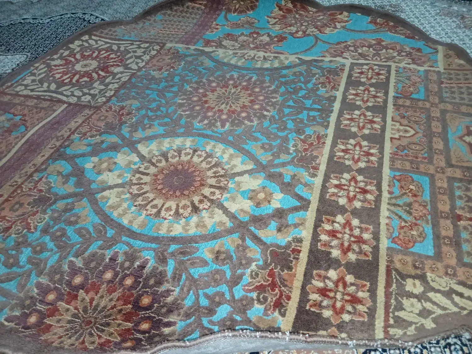 فرش گرد|فرش|گلبهار, شهر جدید گلبهار|دیوار