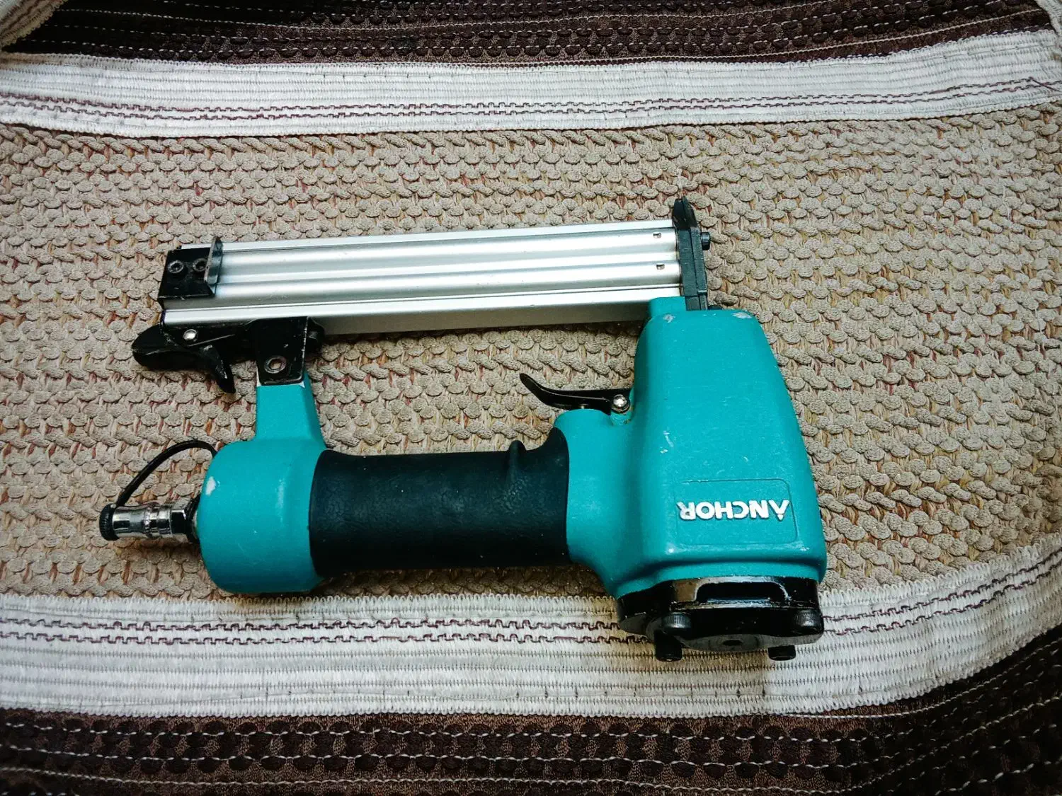 میخکوب بادی  کار کرده|ابزارآلات|خرم‌آباد, |دیوار