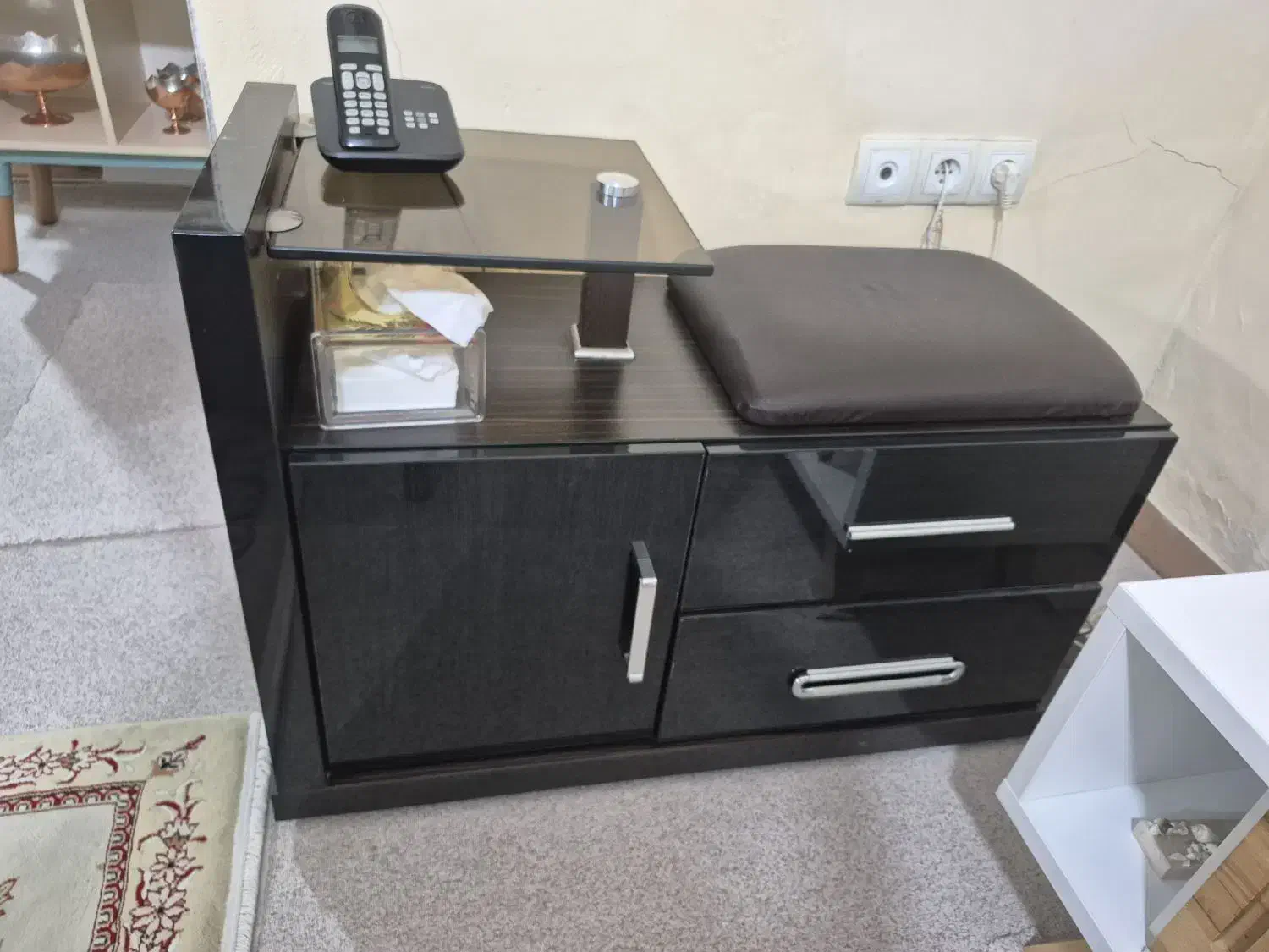 میز تلفن در حد نو|میز تلفن|دوگنبدان, |دیوار