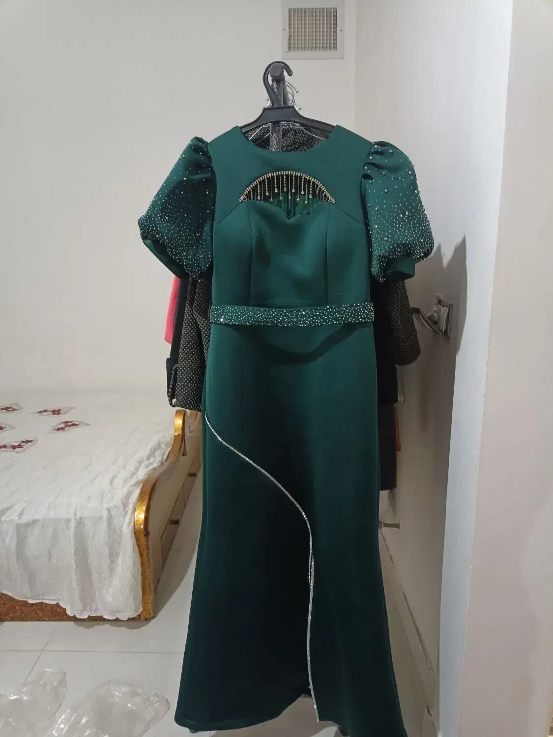 لباس مجلسی|لباس|بشاریات, |دیوار