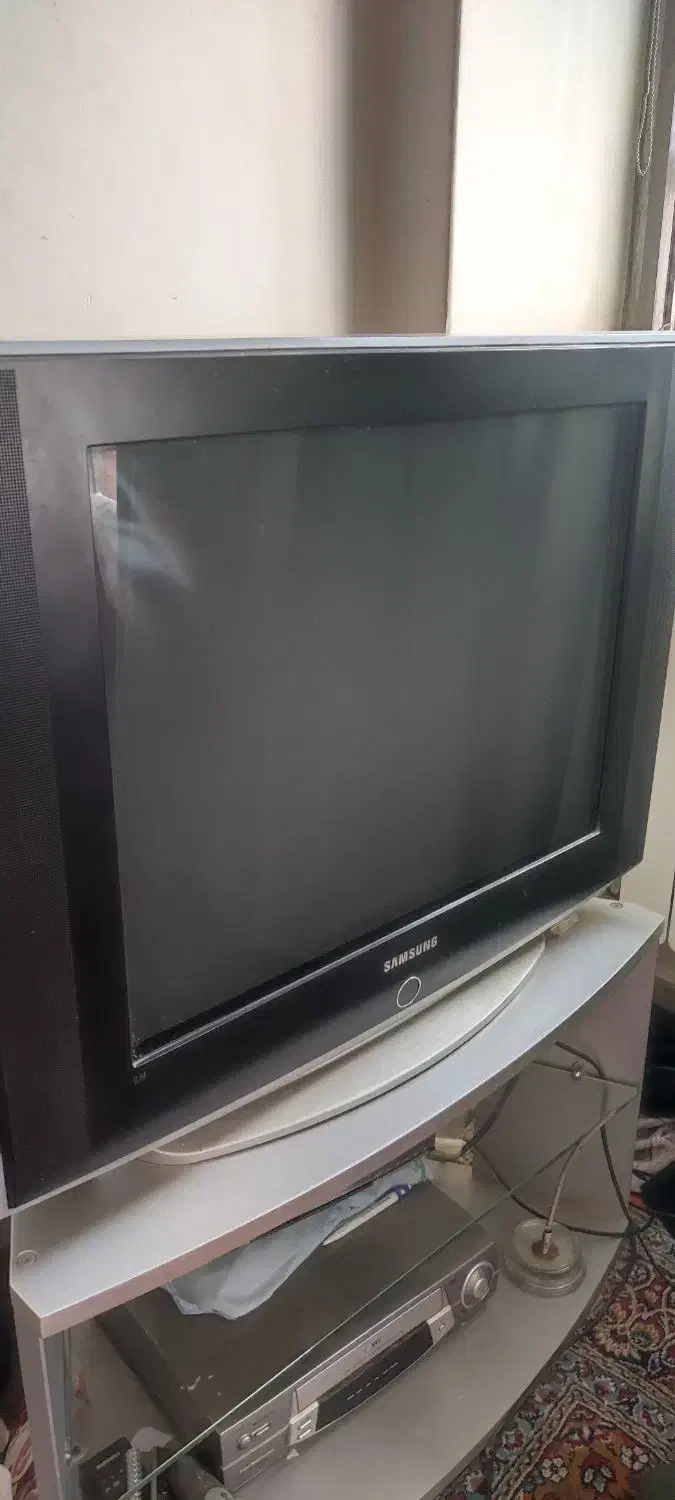 تلویزیون به همراه میز و گیرنده|تلویزیون و پروژکتور|آستانه اشرفیه, |دیوار