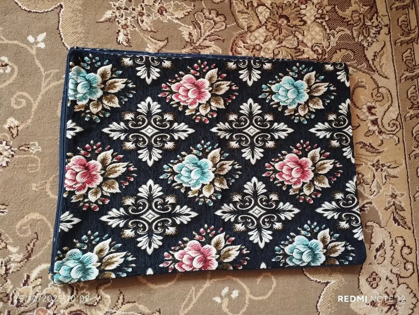 رو بالشتی|رختخواب، بالش، پتو|سبزوار, هویزه|دیوار