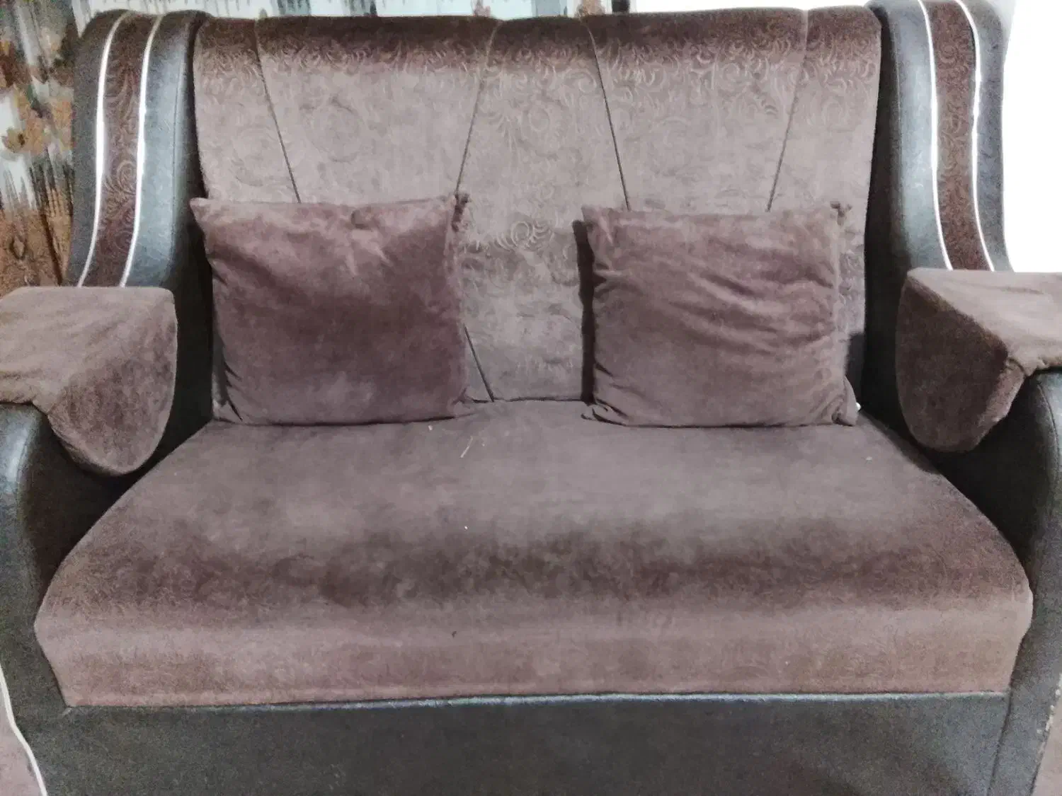 مبل 7نفره جنسل مخمل و چرم بسیار سالم و تمیز|مبلمان خانگی و میز عسلی|تربت جام, فاز ۲ فرهنگیان|دیوار