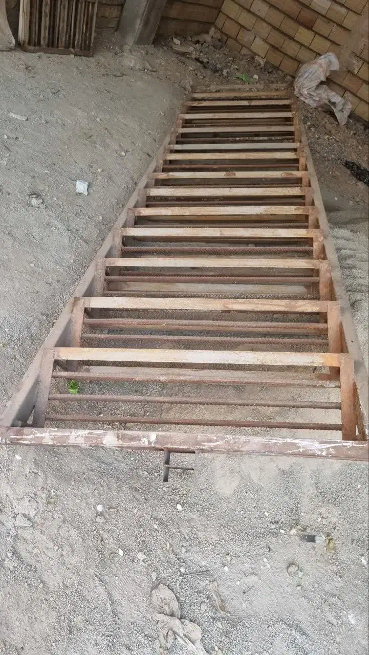 راه پله آهنی|مصالح و تجهیزات ساختمان|آبیک, |دیوار