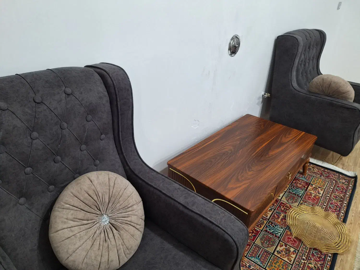 مبل|مبلمان خانگی و میز عسلی|بهمن صغاد, |دیوار