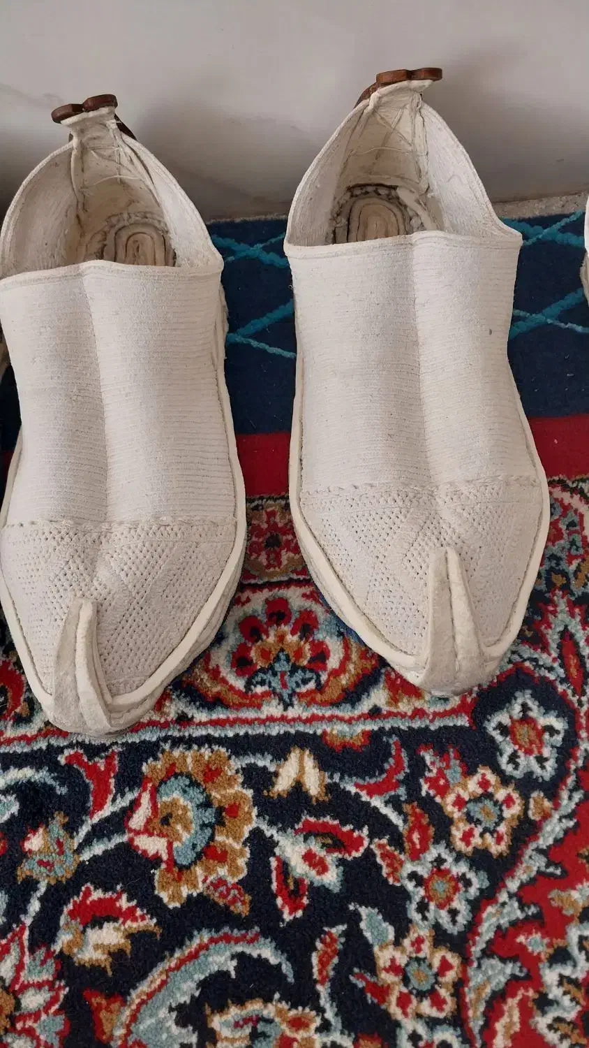 گیوه ملکی|کیف، کفش، کمربند|جرقویه, |دیوار