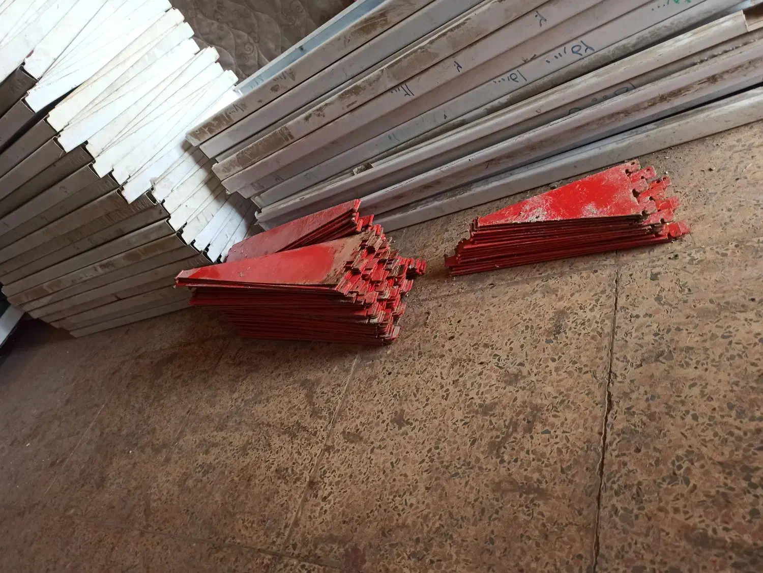 قفسه مغازه|کتابخانه، شلف، قفسه‌های دیواری|هشتگرد, هیو|دیوار