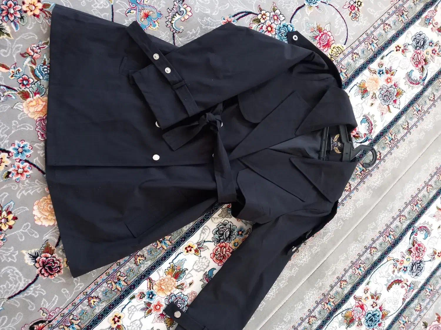 بارانی|لباس|شاهین دژ, |دیوار