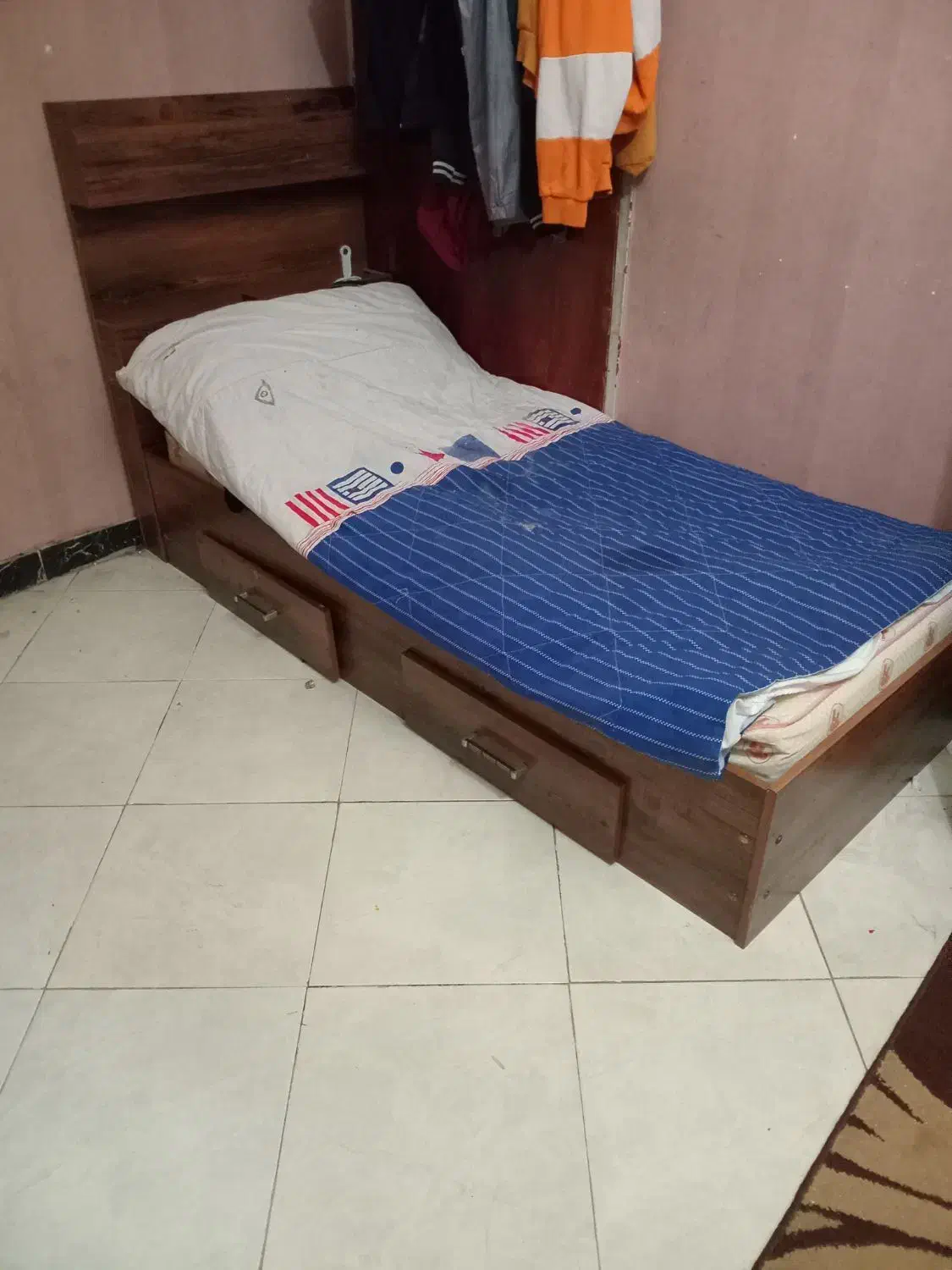 تخت نوجوان ورگال لباس وفرش|تخت و سرویس خواب|اراک, |دیوار