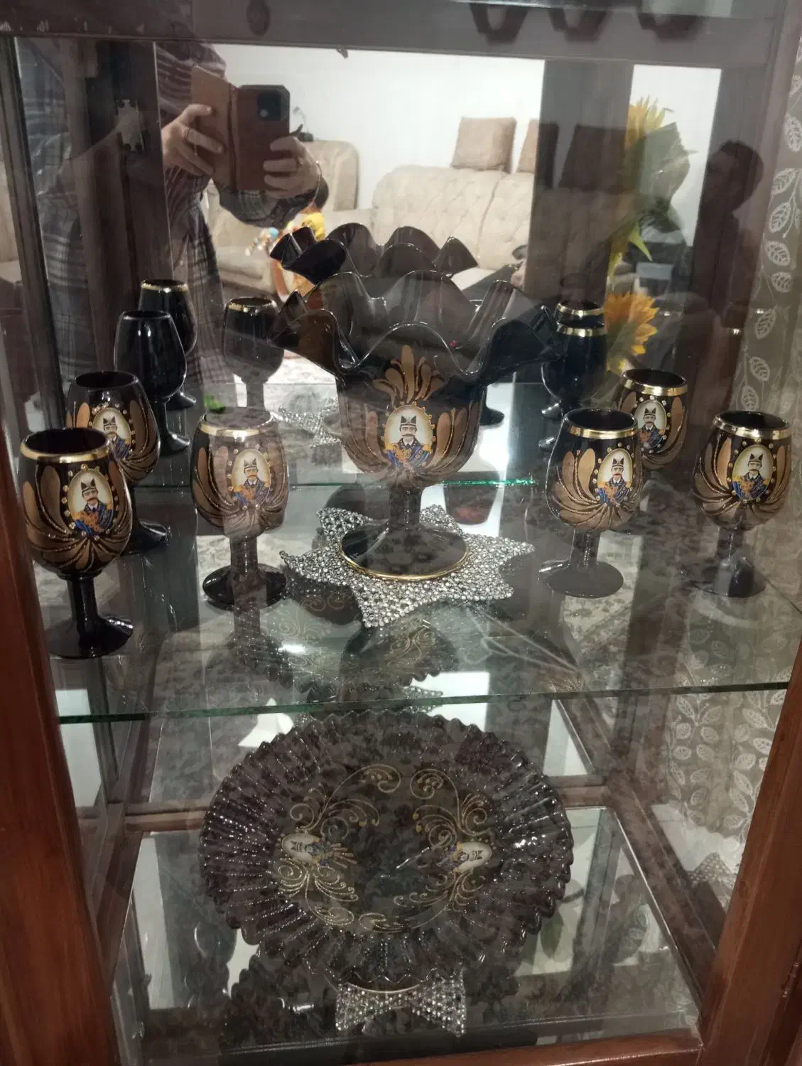 بوفه و وسایل داخلش وگلدان|بوفه، ویترین، کنسول|بیرجند, |دیوار