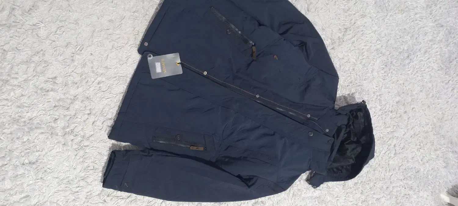 کاپشن|لباس|میانه, |دیوار