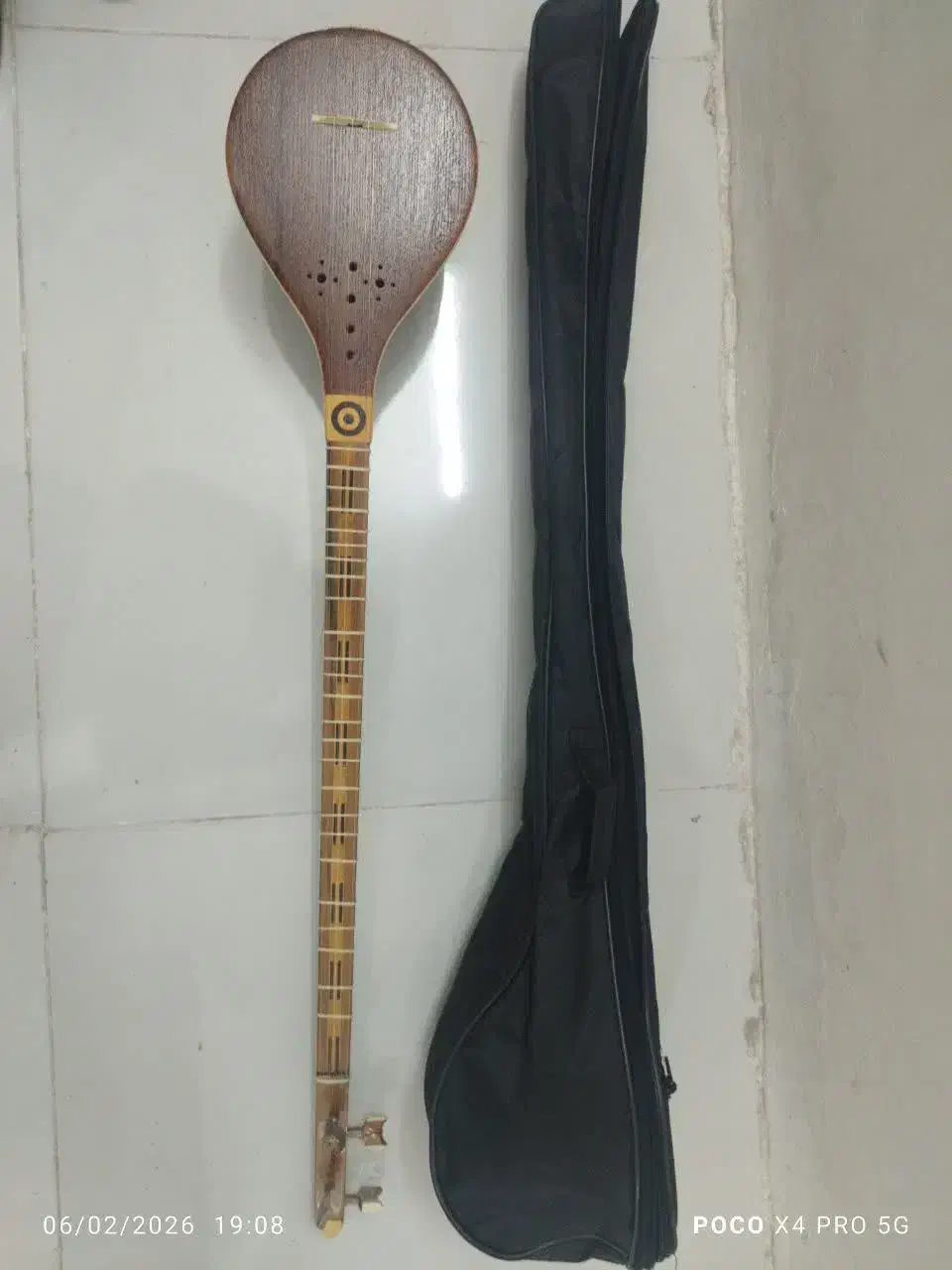 سه تار محراب|سازهای سنتی|یزد, |دیوار