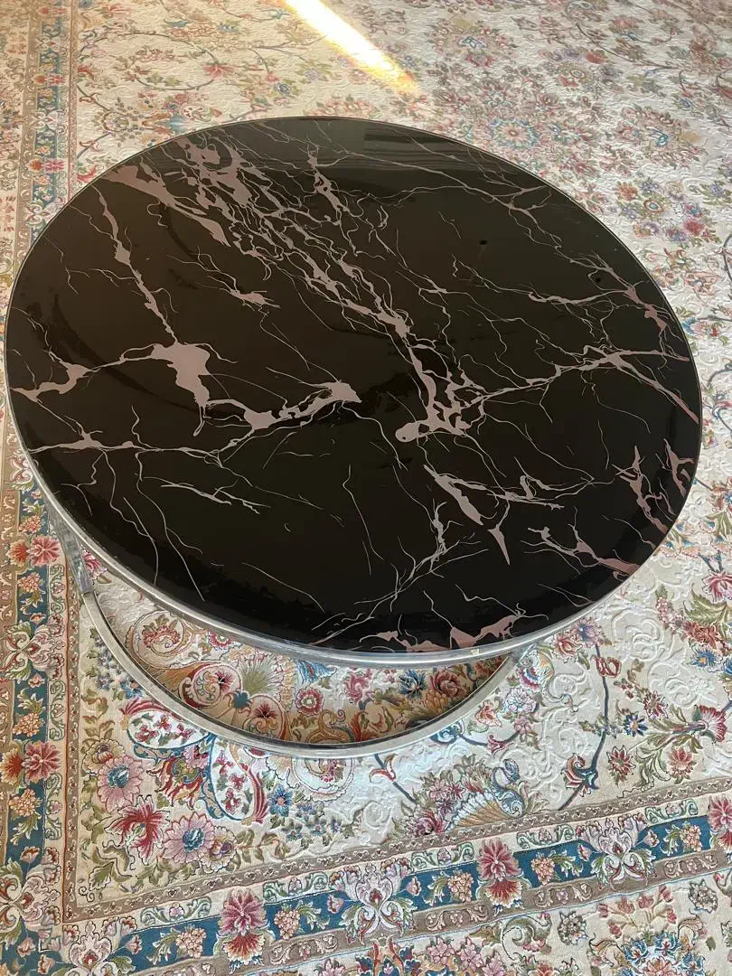 میز در حد نو و سالم هست|مبلمان خانگی و میز عسلی|جم, |دیوار