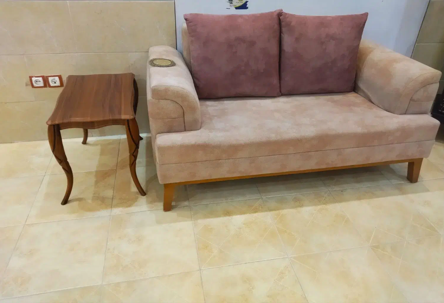 مبل هفت نفره و میز و گل میز|مبلمان خانگی و میز عسلی|شیراز, نصر|دیوار